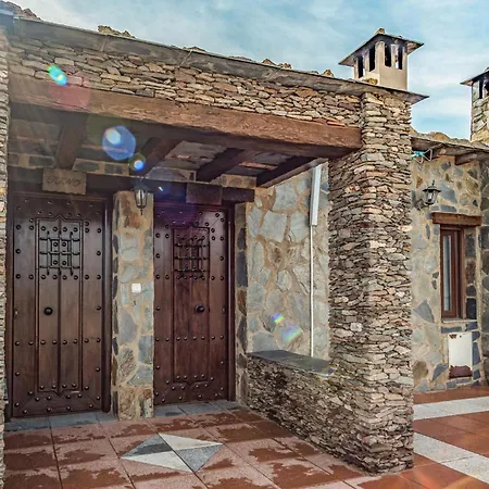 1 Bedroom Lovely In Holiday home *
